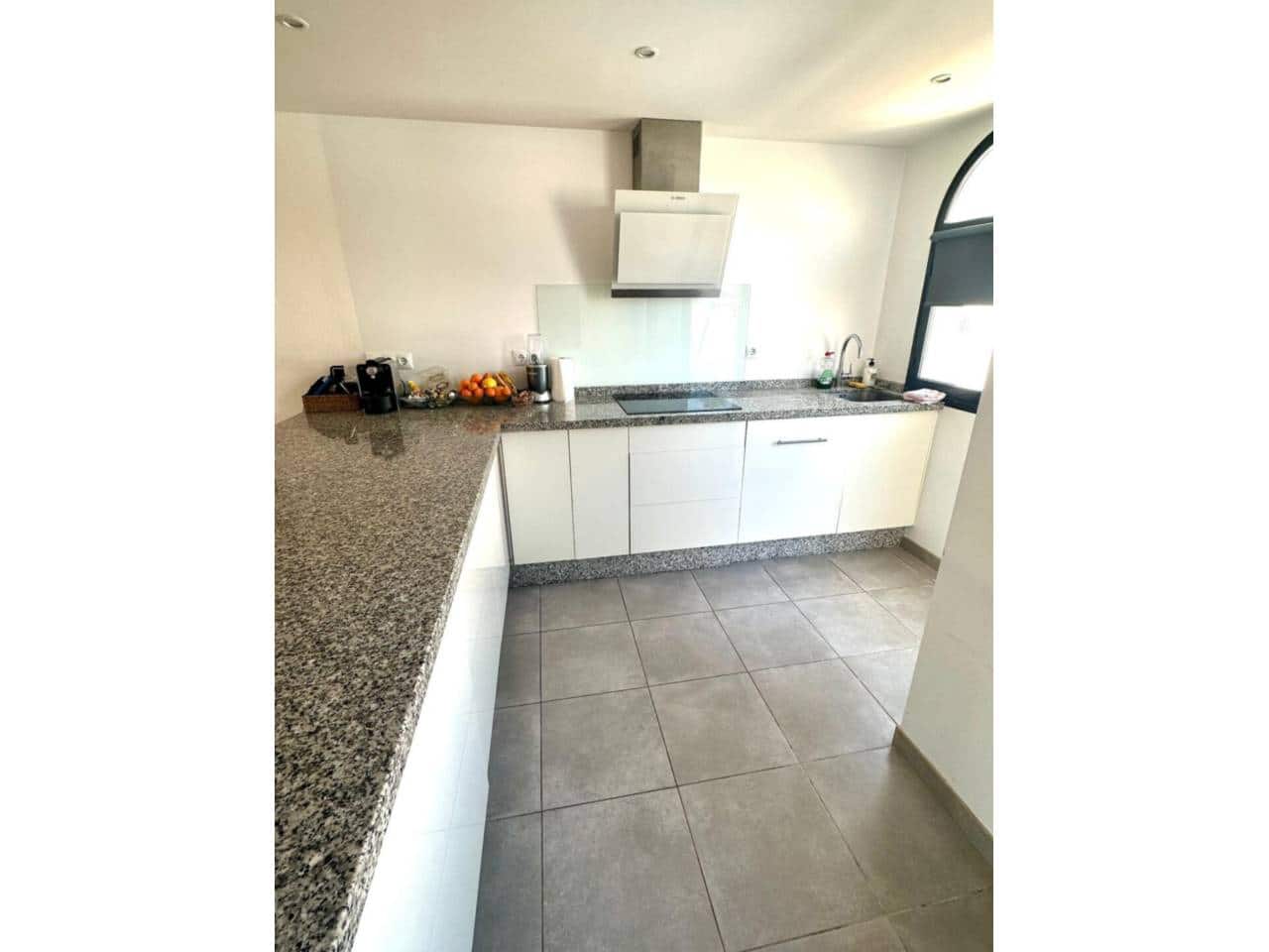 3 soveværelse Semi-Rækkehus til leje i Estepona med swimmingpool garage - € 2.250 (Ref: 9343360)