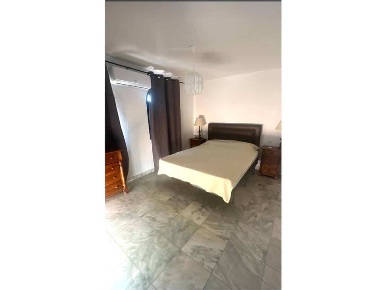 3 soveværelse Semi-Rækkehus til leje i Estepona med swimmingpool garage - € 2.250 (Ref: 9343360)