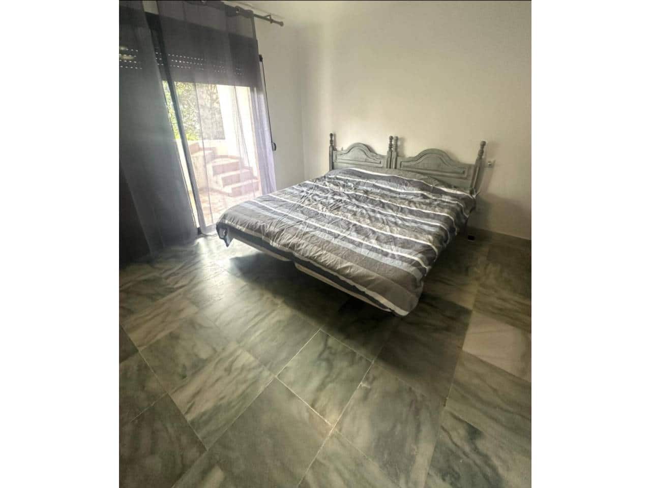 3 soveværelse Semi-Rækkehus til leje i Estepona med swimmingpool garage - € 2.250 (Ref: 9343360)