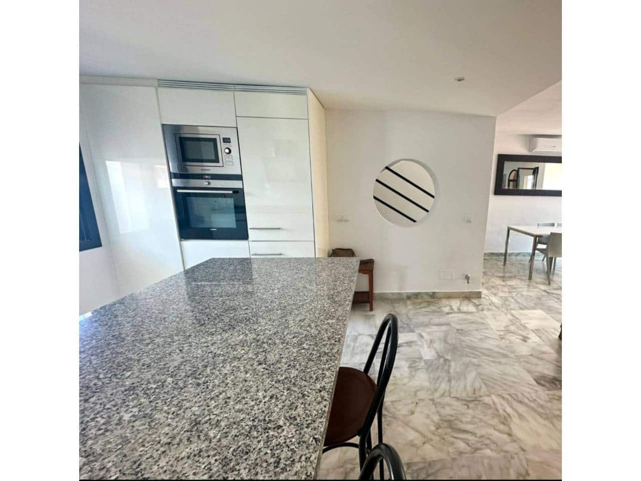 3 soveværelse Semi-Rækkehus til leje i Estepona med swimmingpool garage - € 2.250 (Ref: 9343360)