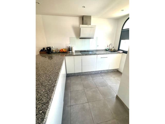 3 bedroom Semi-detached Villa for rent in Estepona with pool garage - € 2,250 (Ref: 9343360)