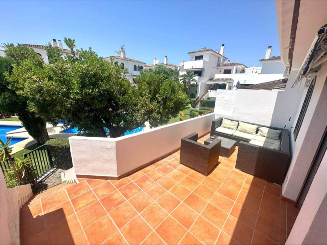 3 soveværelse Semi-Rækkehus til leje i Estepona med swimmingpool garage - € 2.250 (Ref: 9343360)