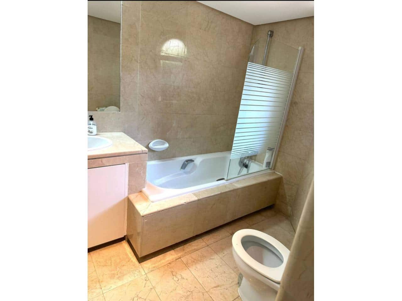 3 soveværelse Semi-Rækkehus til leje i Estepona med swimmingpool garage - € 2.250 (Ref: 9343360)