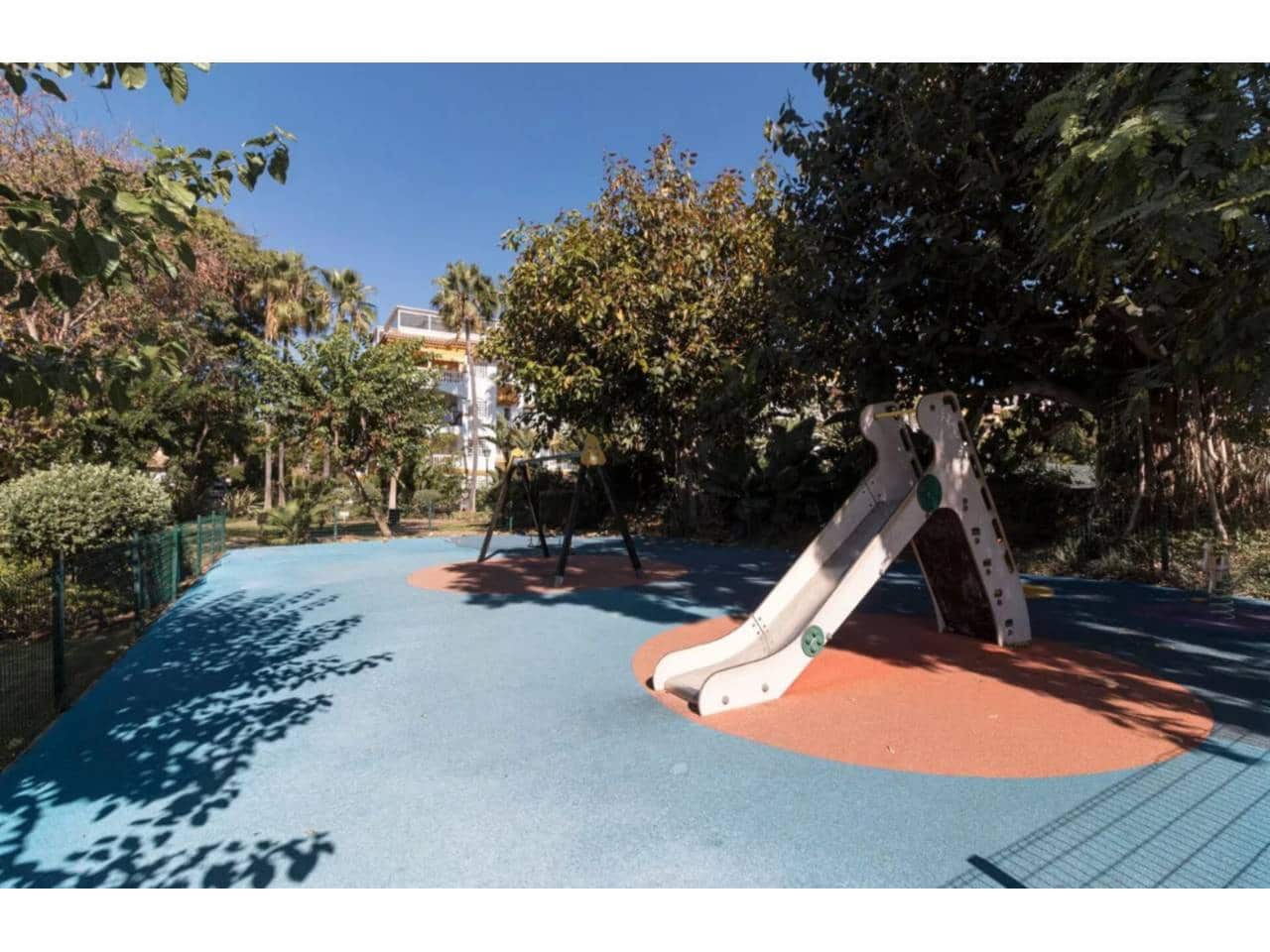 2 bedroom Flat for sale in Marbella with pool garage - € 572,000 (Ref: 9343361)