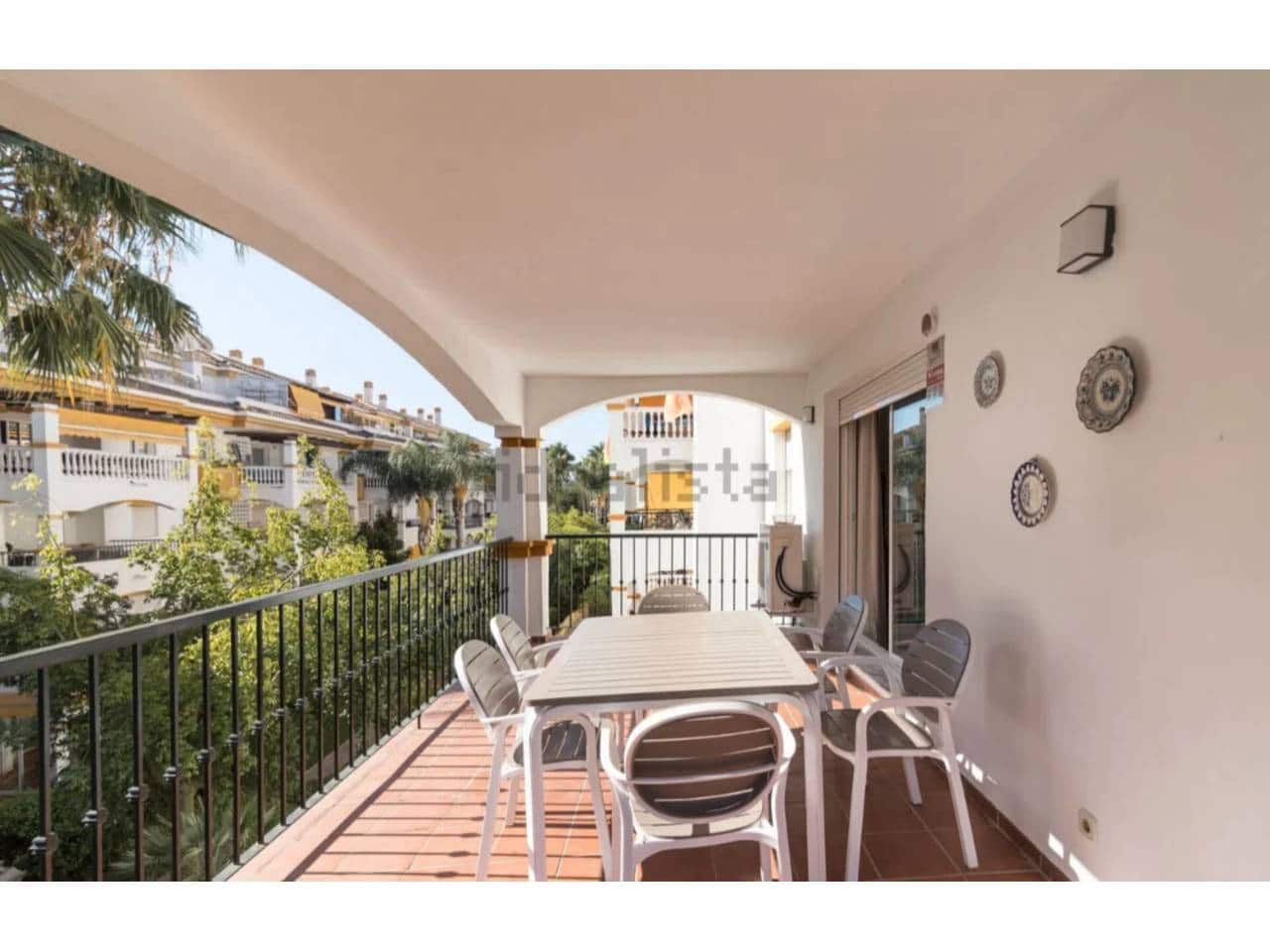 2 bedroom Flat for sale in Marbella with pool garage - € 572,000 (Ref: 9343361)