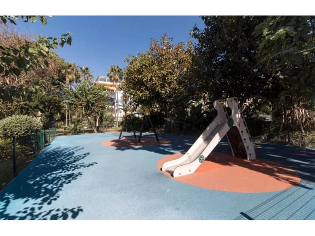 2 bedroom Flat for sale in Marbella with pool garage - € 572,000 (Ref: 9343361)