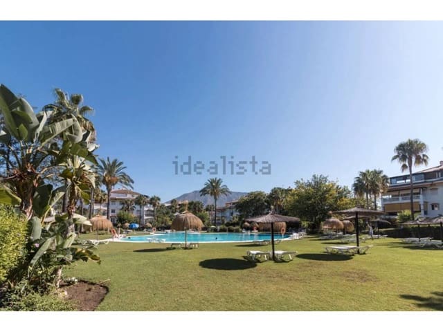 2 bedroom Flat for sale in Marbella with pool garage - € 572,000 (Ref: 9343361)