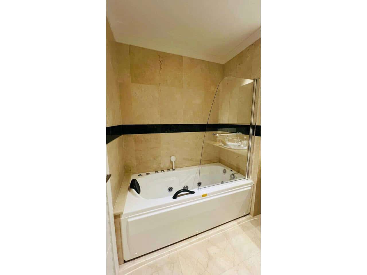 2 makuuhuone Asunto vuokrattavana paikassa Marbella mukana uima-altaan 
autotalli - 2 500 € (Ref: 9343362)