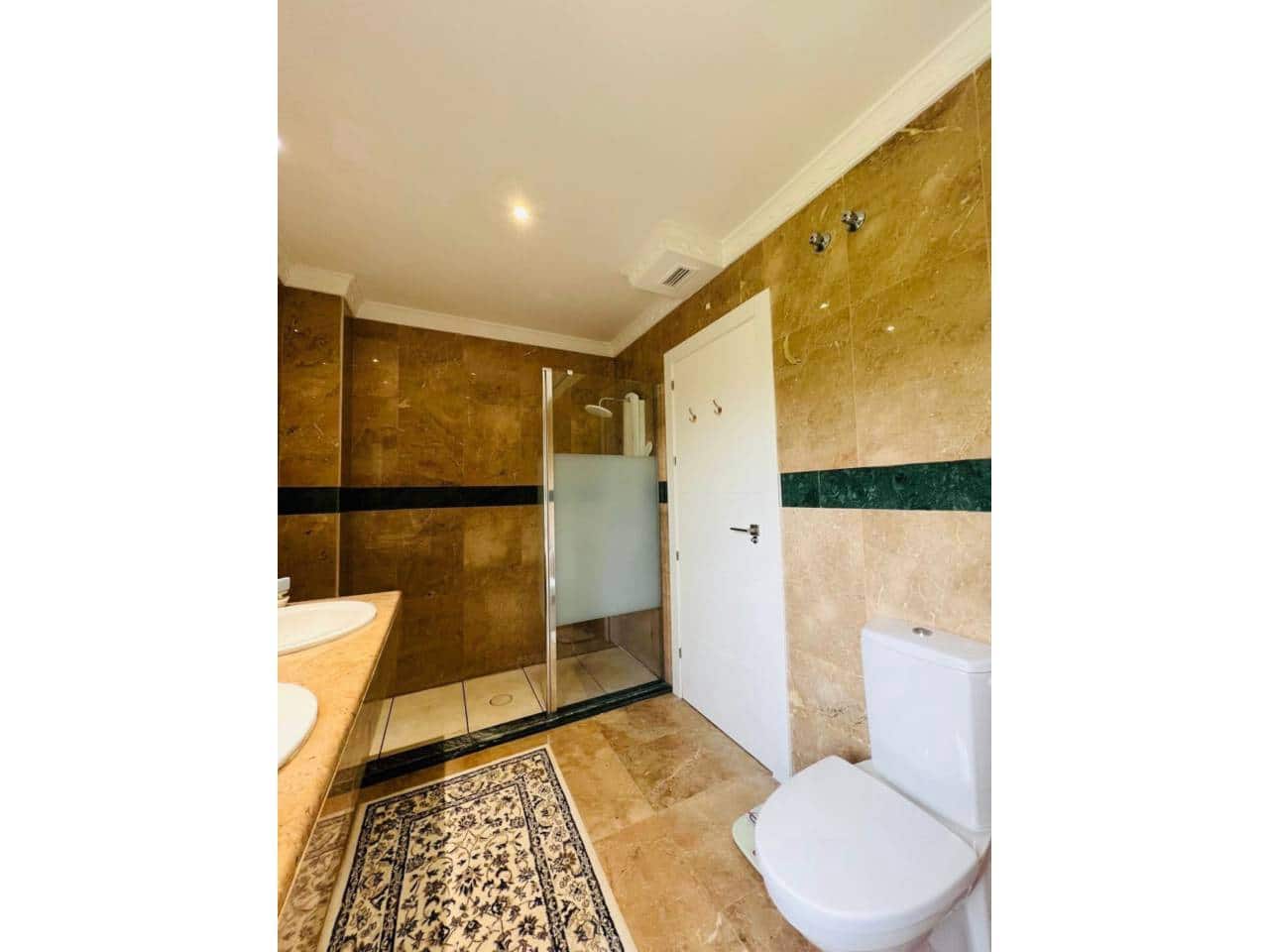 2 makuuhuone Asunto vuokrattavana paikassa Marbella mukana uima-altaan 
autotalli - 2 500 € (Ref: 9343362)