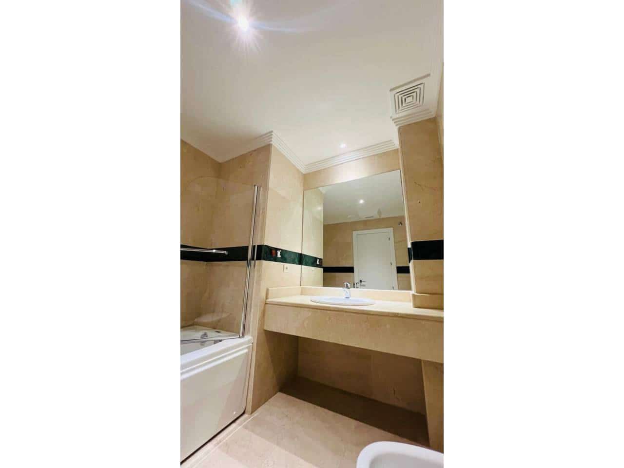 2 makuuhuone Asunto vuokrattavana paikassa Marbella mukana uima-altaan 
autotalli - 2 500 € (Ref: 9343362)