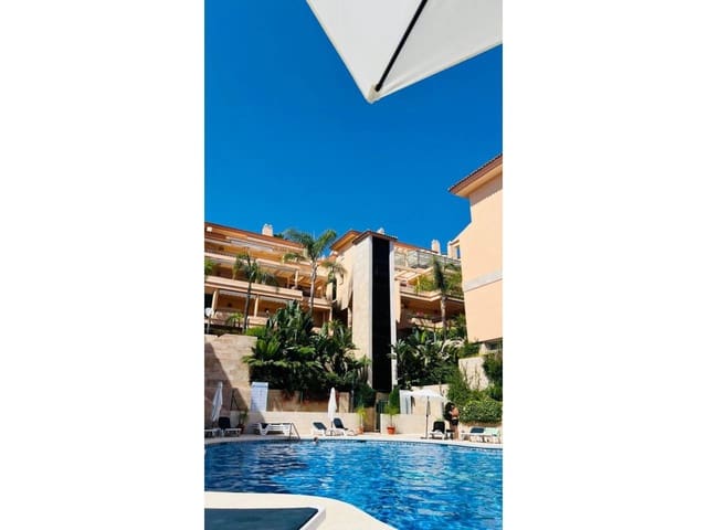 Appartement de 2 chambres à louer à Marbella avec piscine garage - 2 500 € (Ref: 9343362)