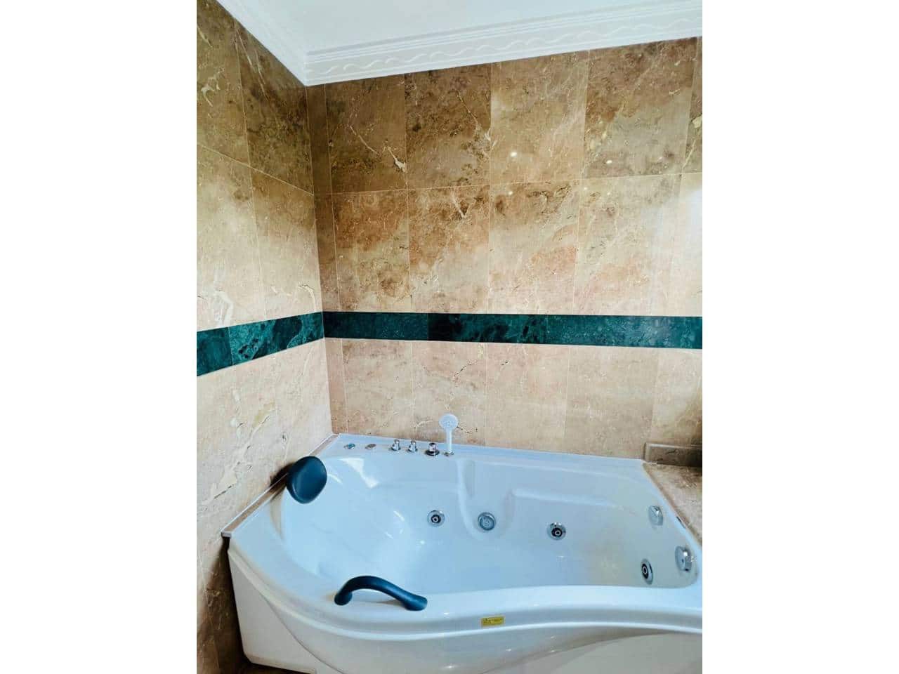 2 makuuhuone Asunto vuokrattavana paikassa Marbella mukana uima-altaan 
autotalli - 2 500 € (Ref: 9343362)