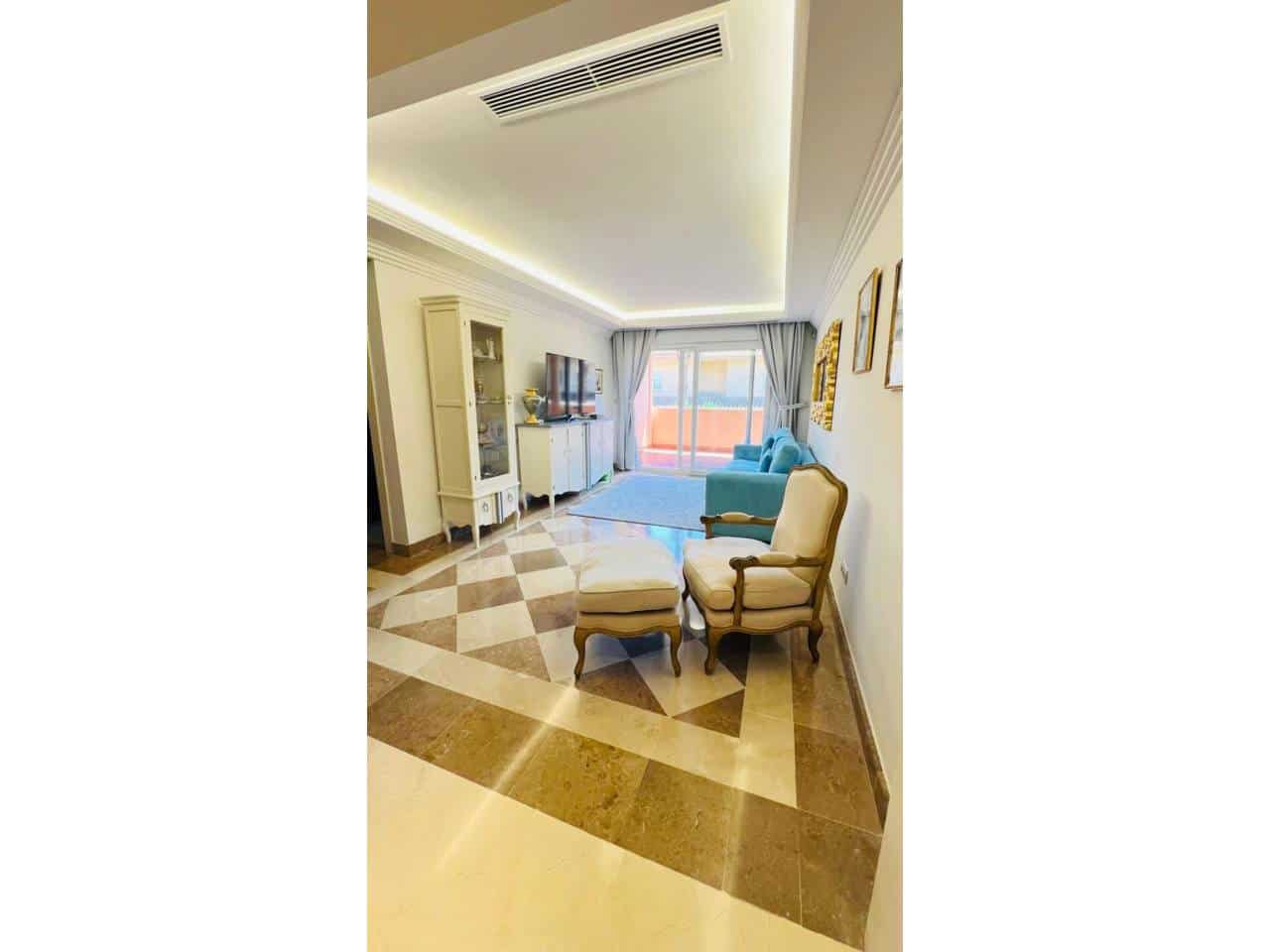 2 makuuhuone Asunto vuokrattavana paikassa Marbella mukana uima-altaan 
autotalli - 2 500 € (Ref: 9343362)