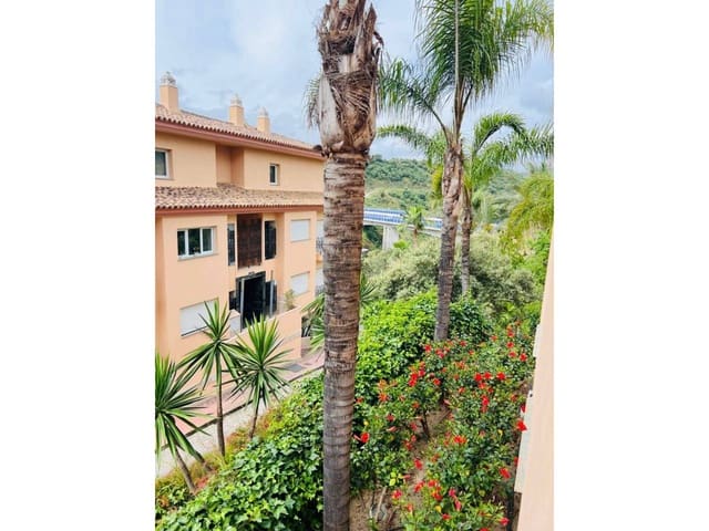 Appartement de 2 chambres à louer à Marbella avec piscine garage - 2 500 € (Ref: 9343362)