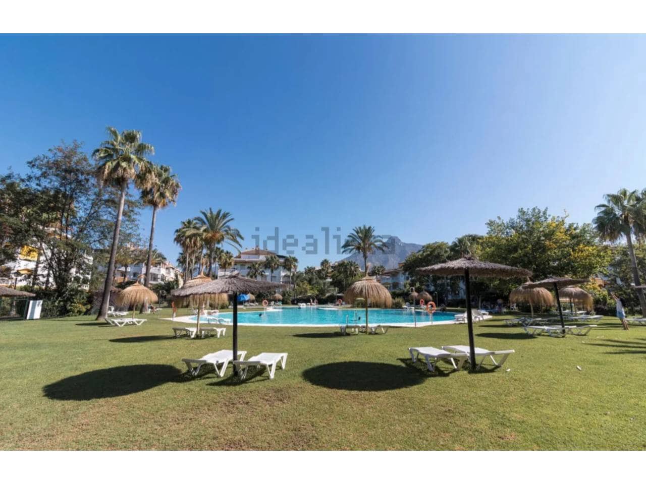 2 bedroom Flat for rent in Marbella with pool garage - € 2,000 (Ref: 9343364)