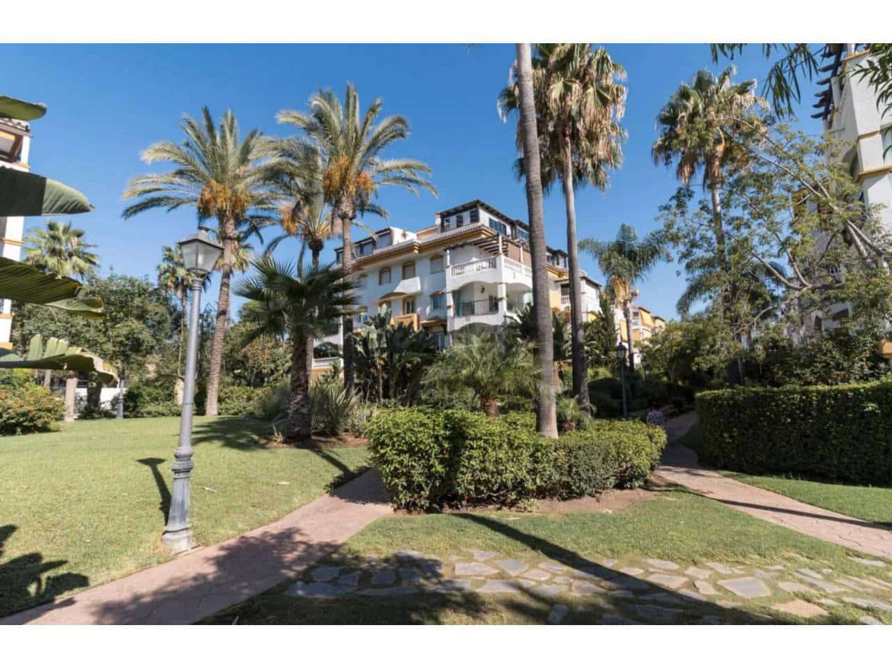 2 bedroom Flat for rent in Marbella with pool garage - € 2,000 (Ref: 9343364)