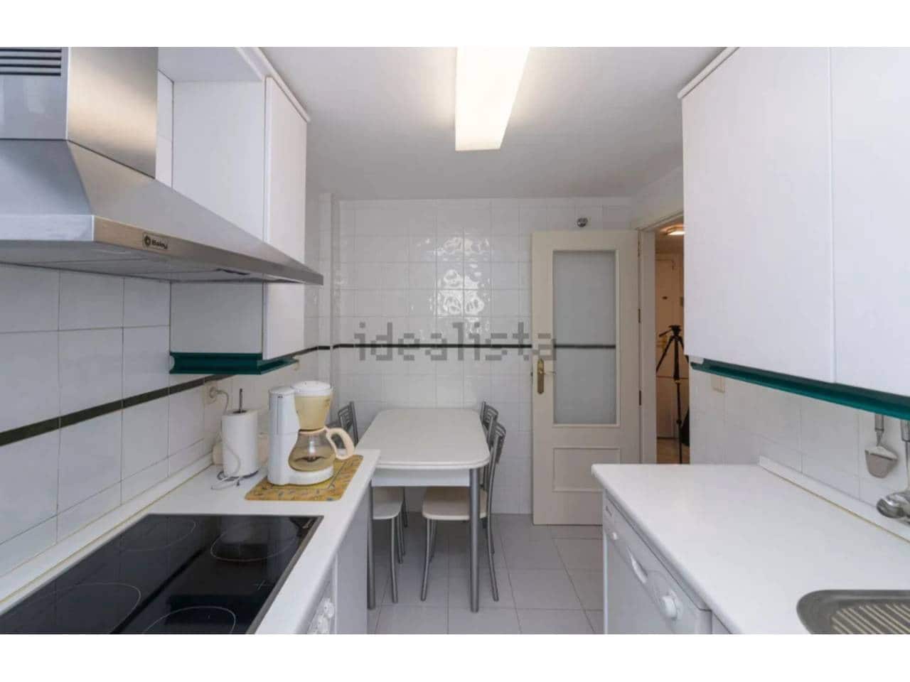 2 bedroom Flat for rent in Marbella with pool garage - € 2,000 (Ref: 9343364)