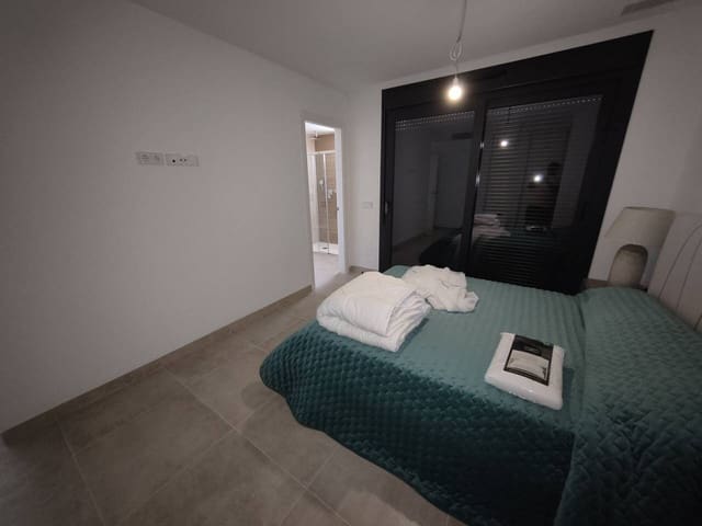 3 soveværelse Lejlighed til leje i El Paraiso, Estepona - € 5.100 (Ref: 9343365)