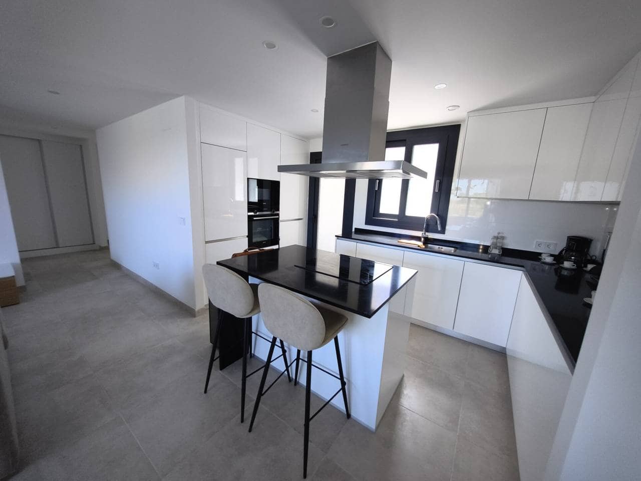 3 sypialnia Mieszkanie do wynajęcia w El Paraiso - 5 100 € (Ref: 9343365)