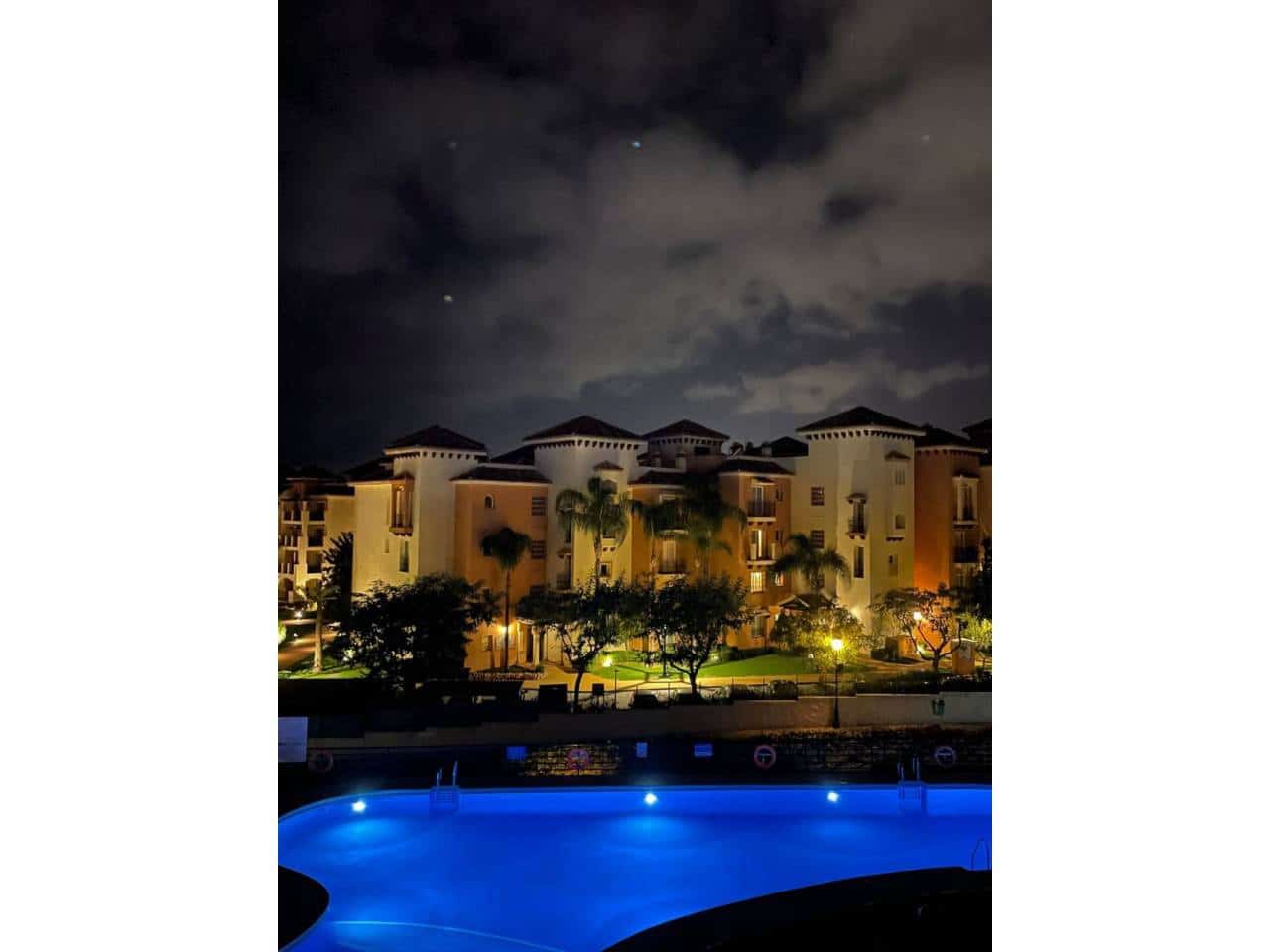 3 bedroom Flat for rent in Elviria with pool garage - € 3,500 (Ref: 9343367)