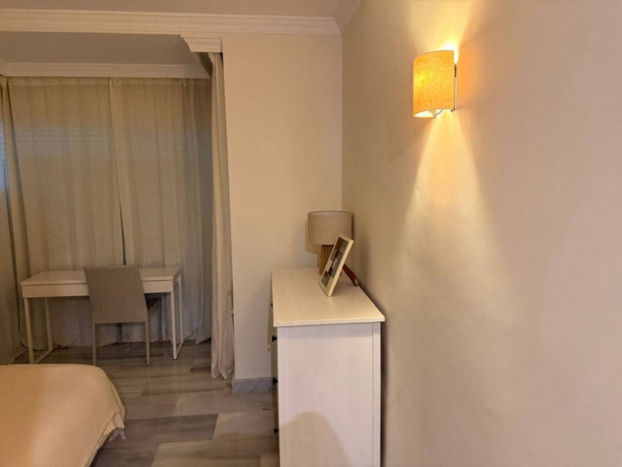 3 bedroom Flat for rent in Elviria with pool garage - € 3,500 (Ref: 9343367)