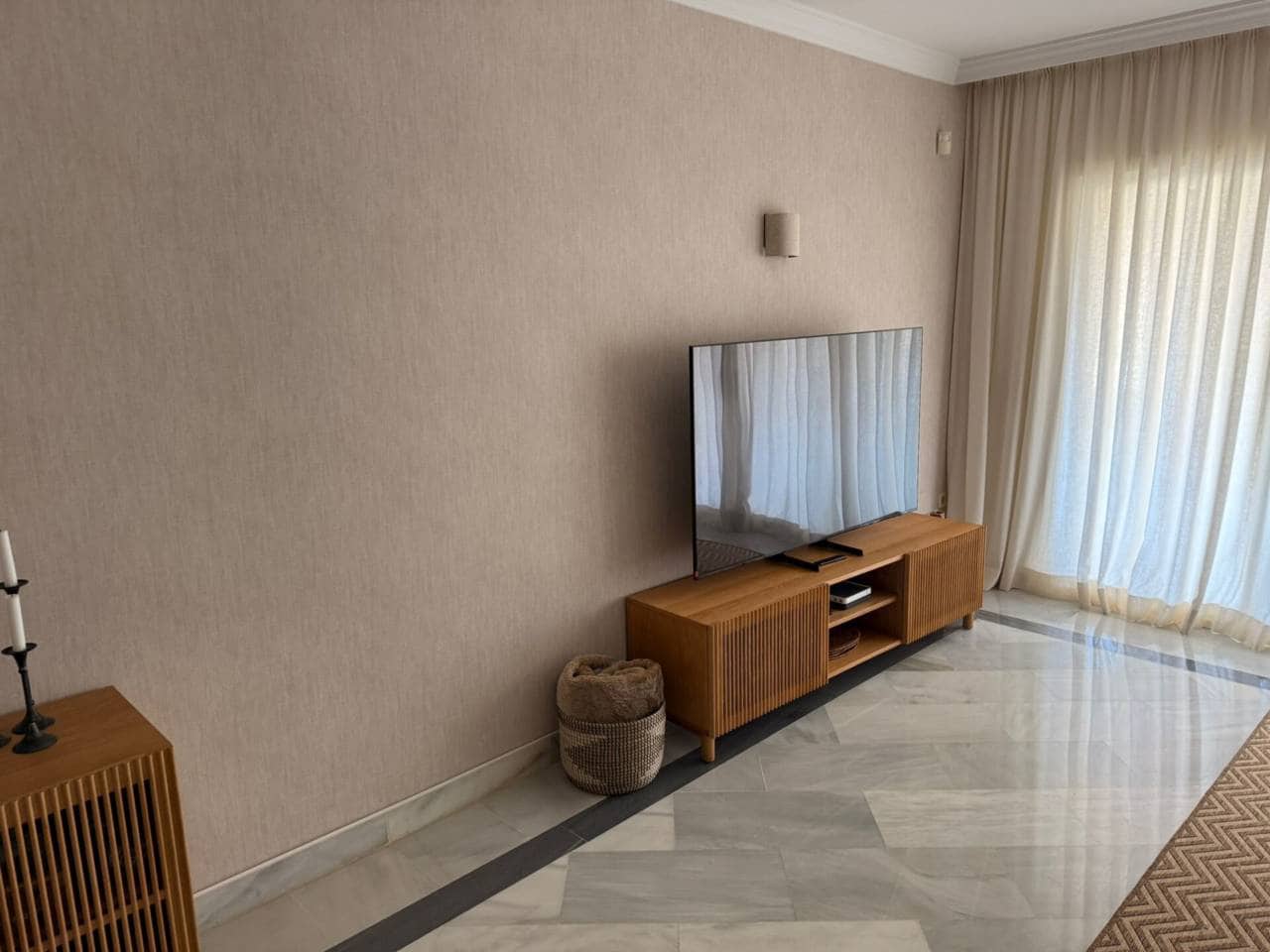 3 bedroom Flat for rent in Elviria with pool garage - € 3,500 (Ref: 9343367)