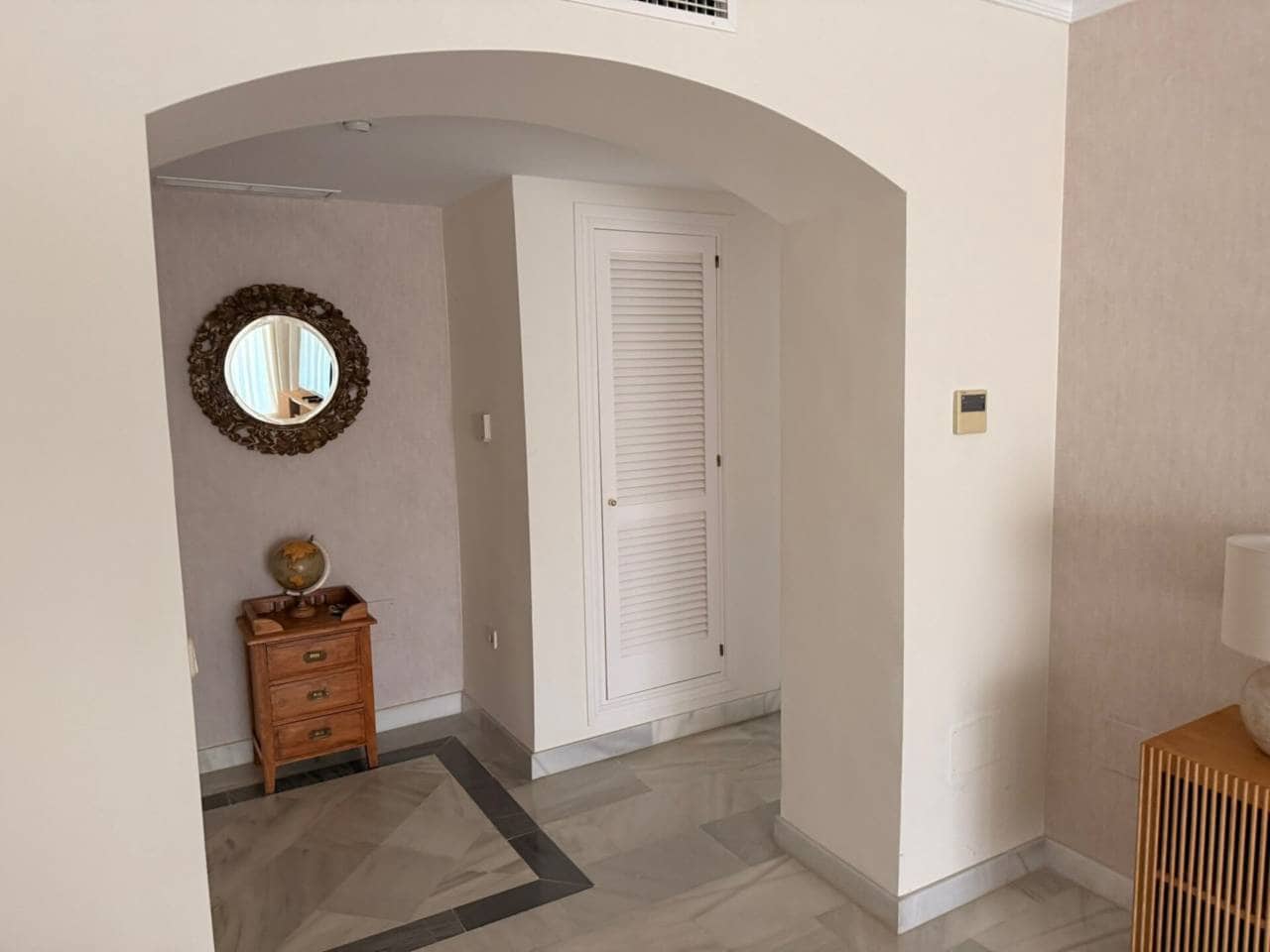 3 bedroom Flat for rent in Elviria with pool garage - € 3,500 (Ref: 9343367)