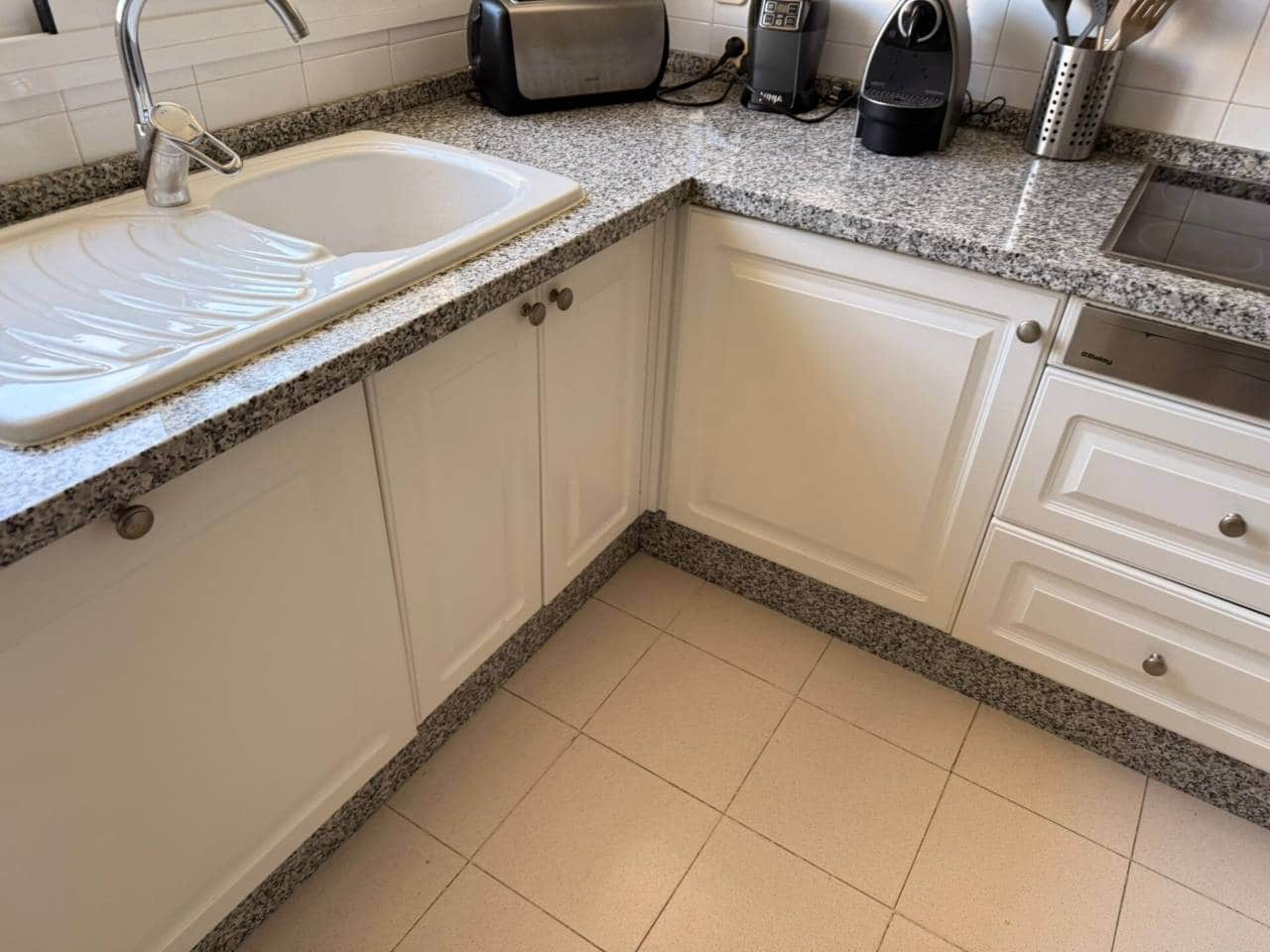 3 bedroom Flat for rent in Elviria with pool garage - € 3,500 (Ref: 9343367)