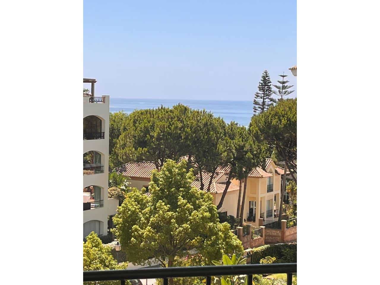 3 bedroom Flat for rent in Elviria with pool garage - € 3,500 (Ref: 9343367)