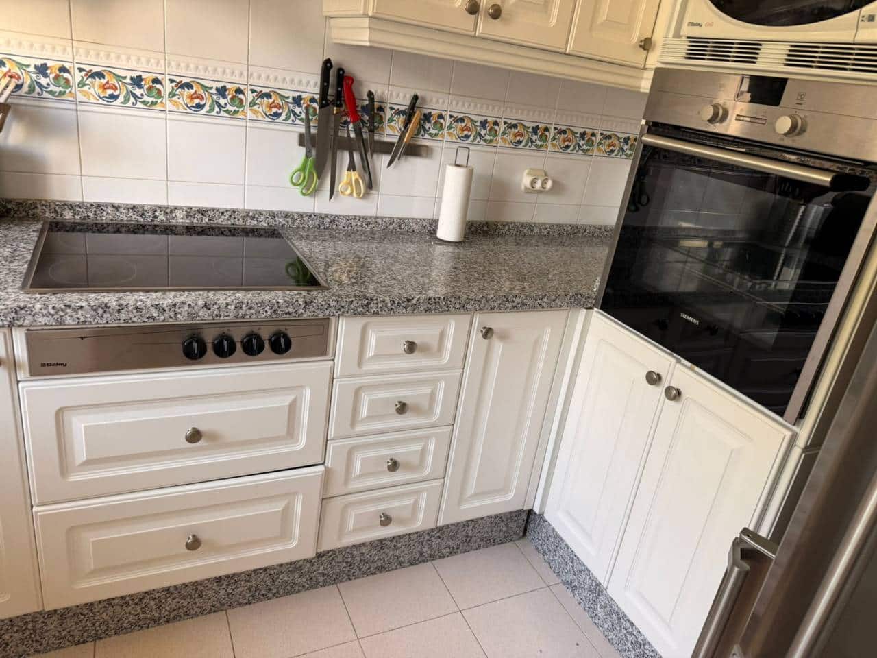 3 bedroom Flat for rent in Elviria with pool garage - € 3,500 (Ref: 9343367)