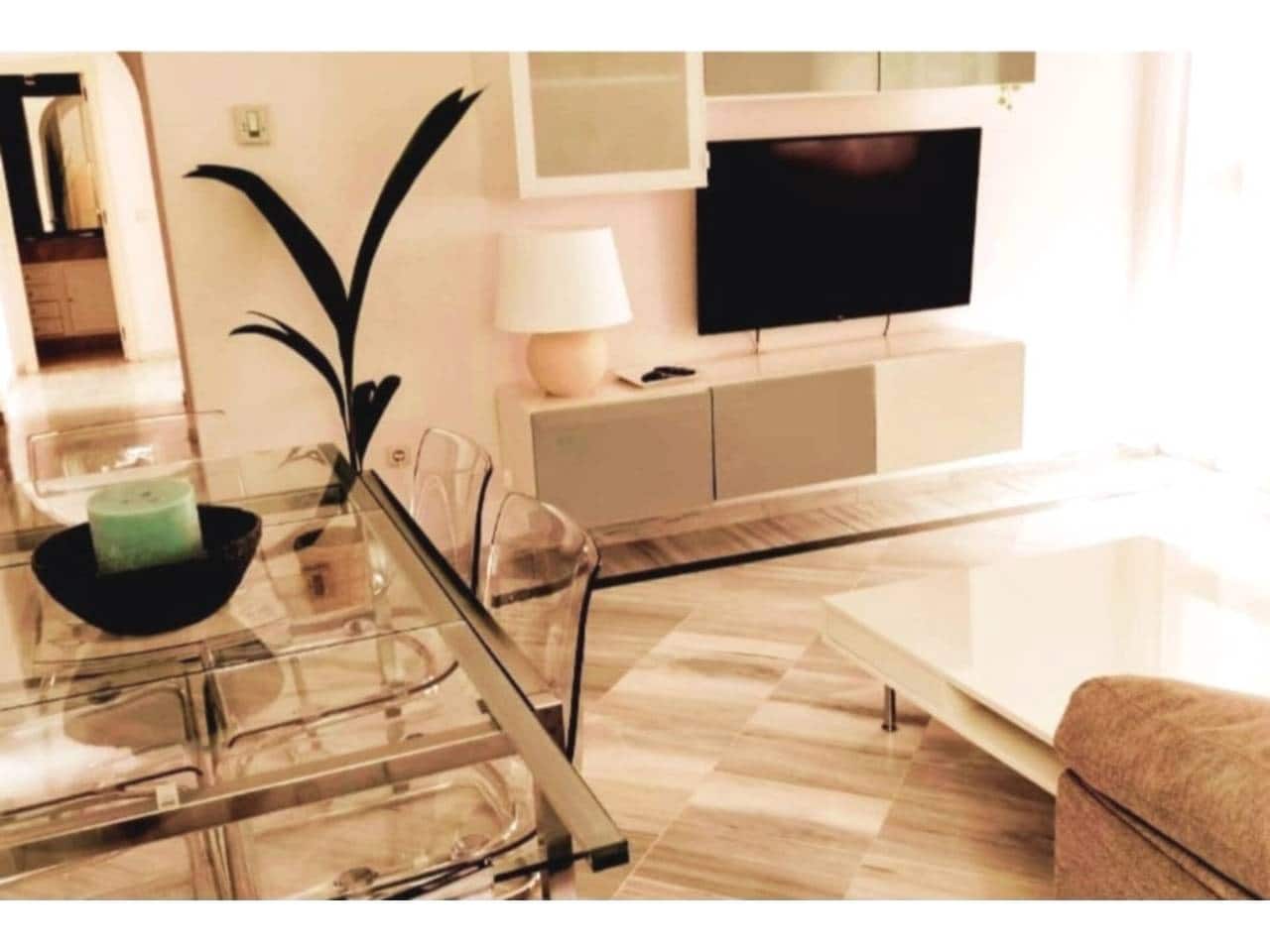 Appartement de 3 chambres à louer à Marbella avec piscine garage - 2 000 € (Ref: 9343368)