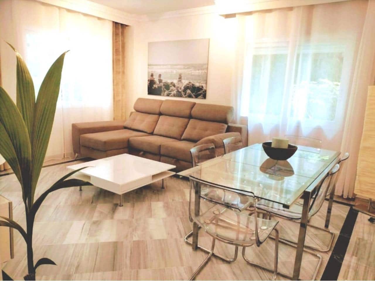 Appartement de 3 chambres à louer à Marbella avec piscine garage - 2 000 € (Ref: 9343368)