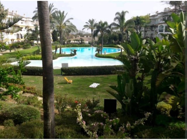 Appartement de 3 chambres à louer à Marbella avec piscine garage - 2 000 € (Ref: 9343368)