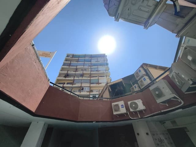 1 bedroom Commercial for sale in Marbella - € 200,000 (Ref: 9343372)