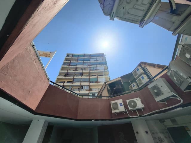 1 bedroom Commercial for sale in Marbella - € 200,000 (Ref: 9343372)