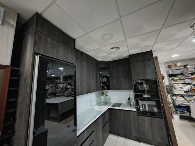 1 bedroom Commercial for sale in Marbella - € 200,000 (Ref: 9343372)