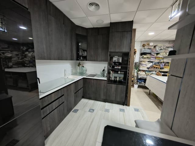 1 bedroom Commercial for sale in Marbella - € 200,000 (Ref: 9343372)