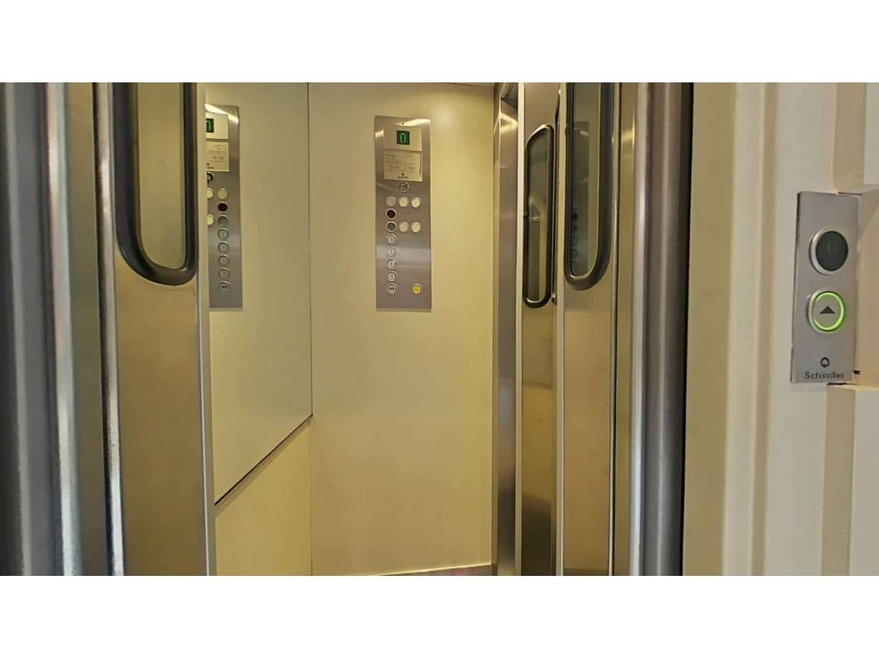 5 sypialnia Dom szeregowy na sprzedaż w Miasto Sewilla z garażem - 2 550 000 € (Ref: 9343375)