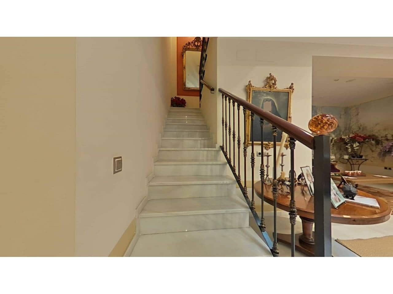 5 sypialnia Dom szeregowy na sprzedaż w Miasto Sewilla z garażem - 2 550 000 € (Ref: 9343375)