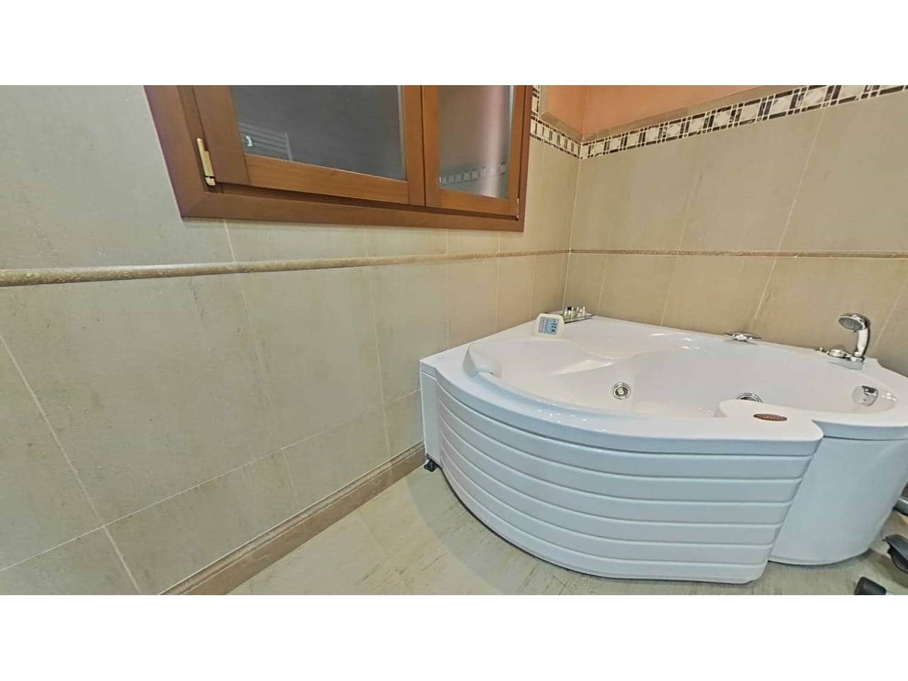 5 sypialnia Dom szeregowy na sprzedaż w Miasto Sewilla z garażem - 2 550 000 € (Ref: 9343375)