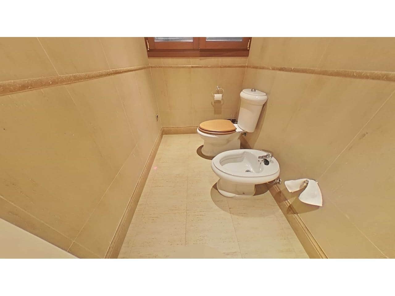 5 sypialnia Dom szeregowy na sprzedaż w Miasto Sewilla z garażem - 2 550 000 € (Ref: 9343375)