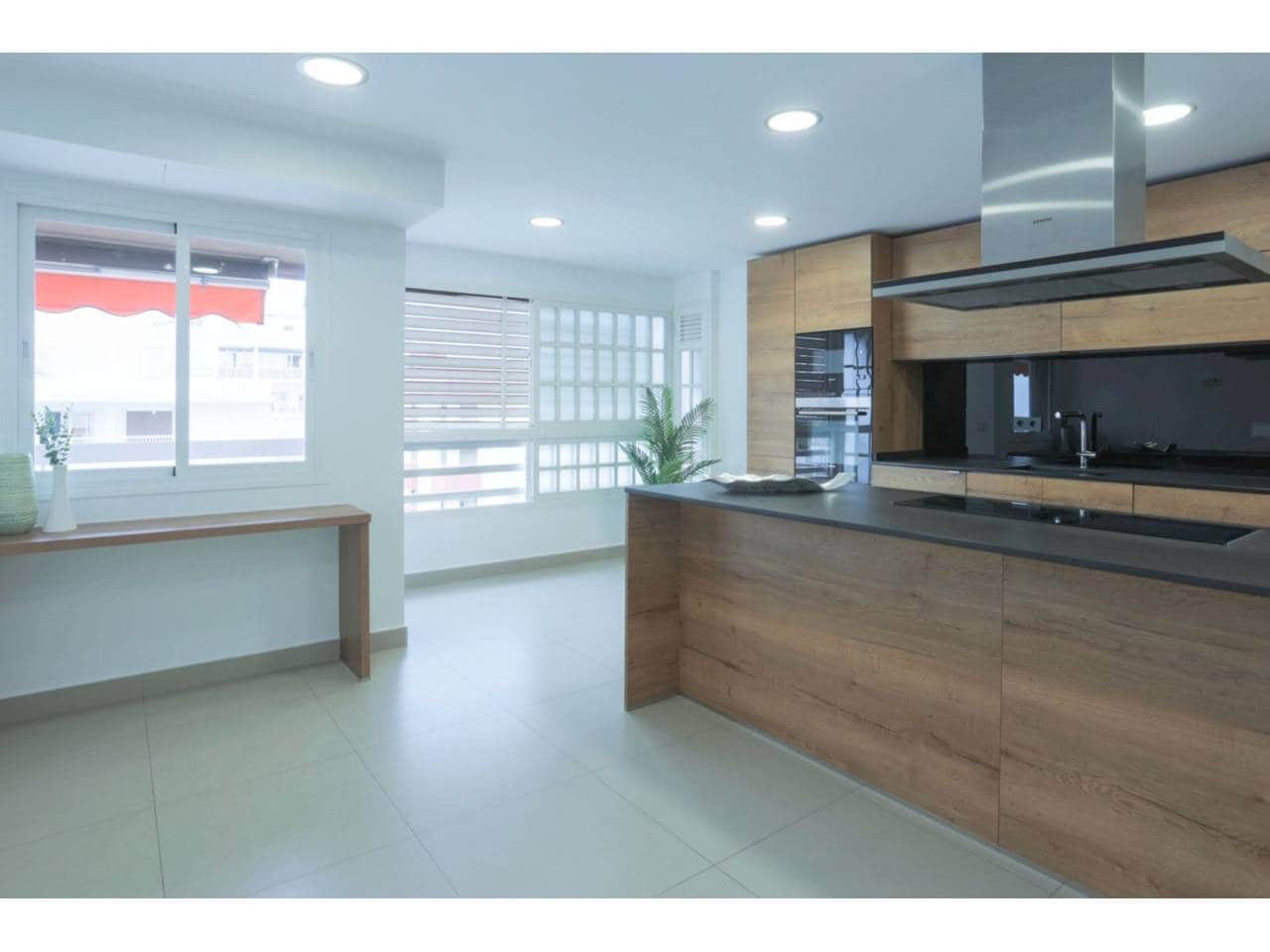 Appartement de 3 chambres à louer à Marbella avec piscine garage - 2 900 € (Ref: 9343377)