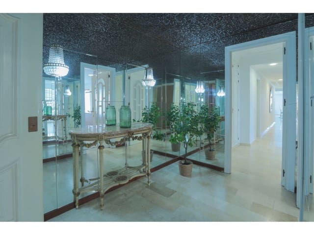 3 bedroom Flat for rent in Marbella with pool garage - € 2,900 (Ref: 9343377)