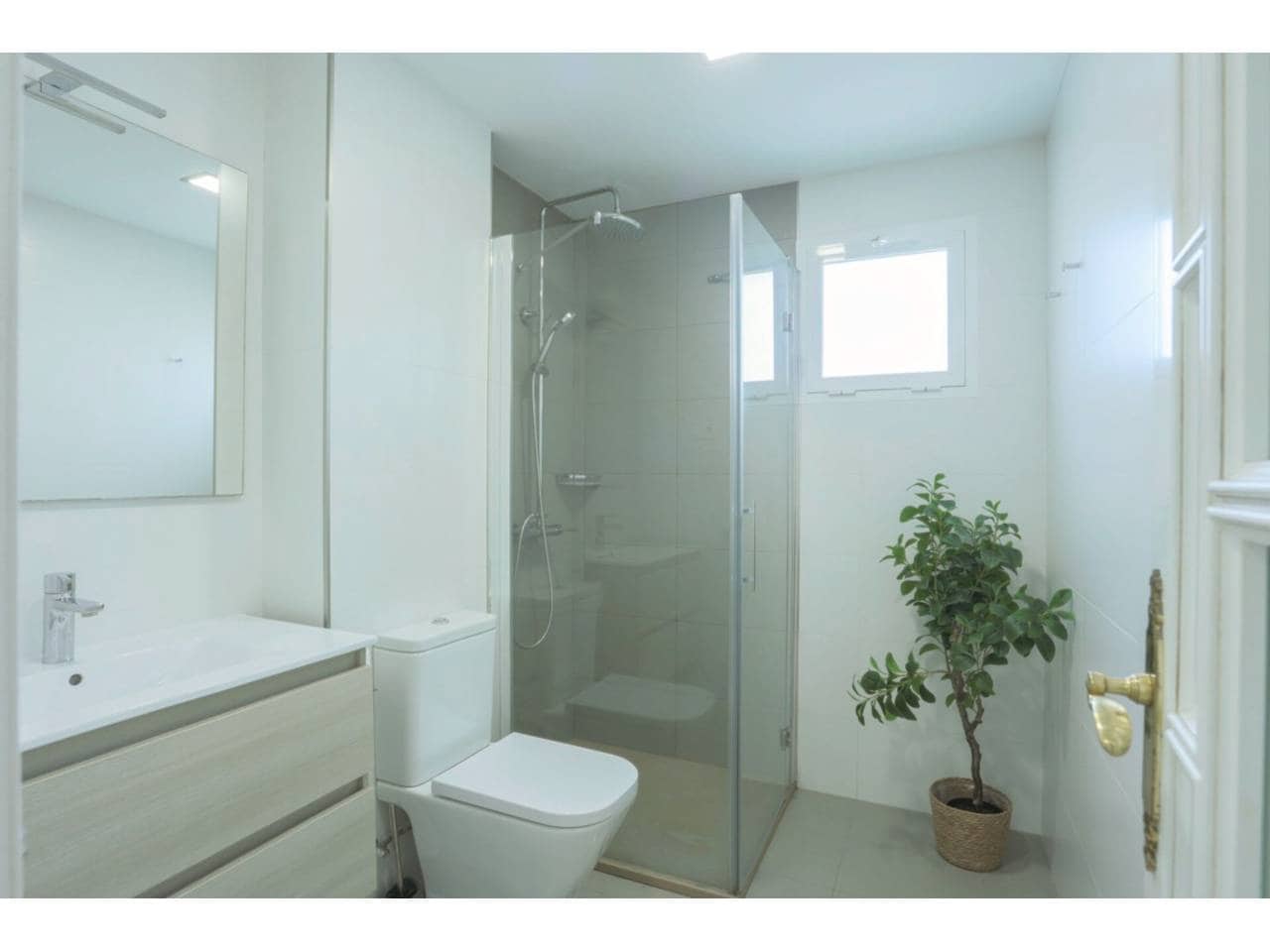 Appartement de 3 chambres à louer à Marbella avec piscine garage - 2 900 € (Ref: 9343377)