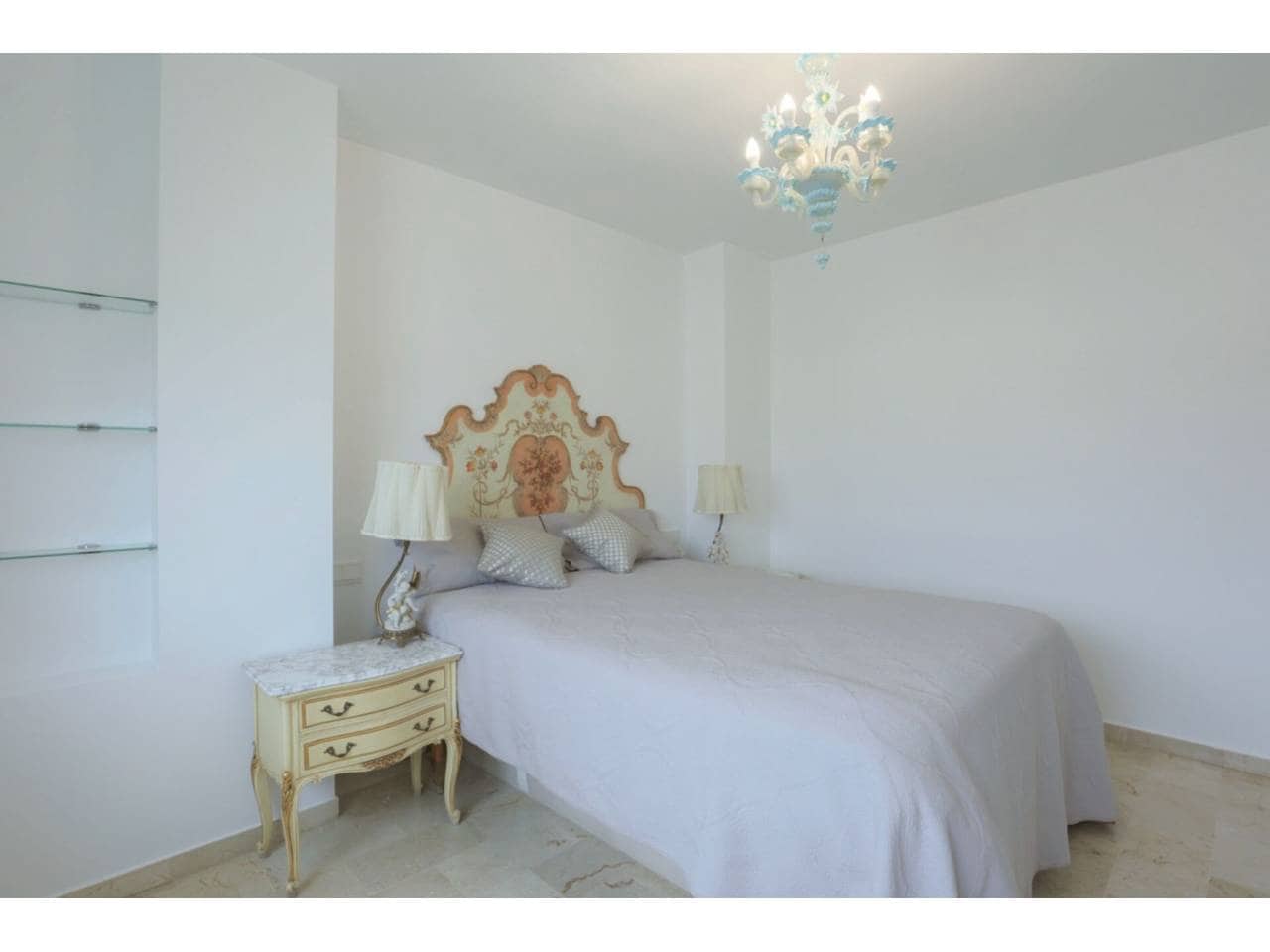 Appartement de 3 chambres à louer à Marbella avec piscine garage - 2 900 € (Ref: 9343377)