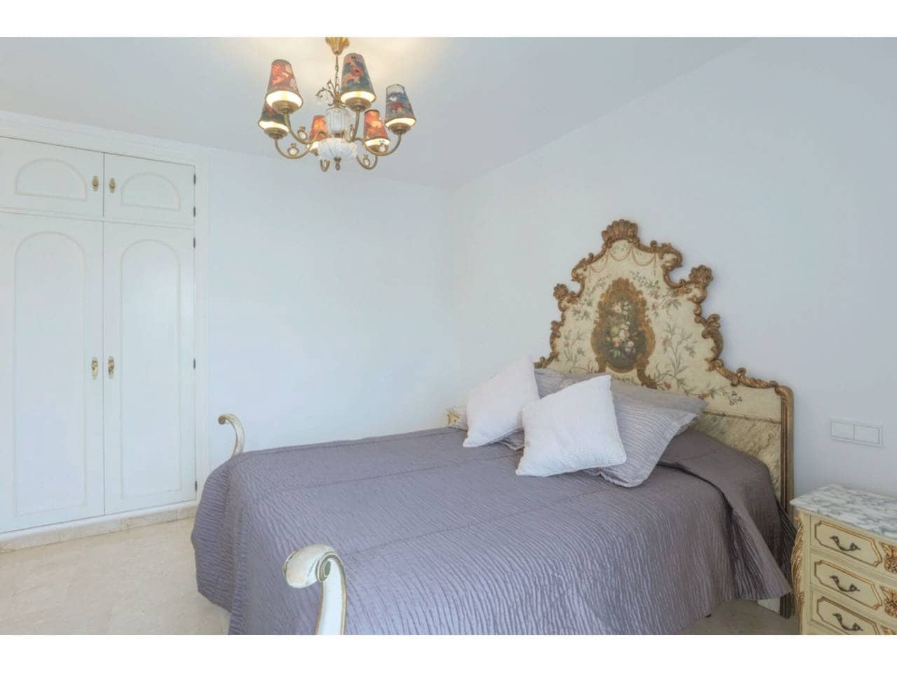 Appartement de 3 chambres à louer à Marbella avec piscine garage - 2 900 € (Ref: 9343377)