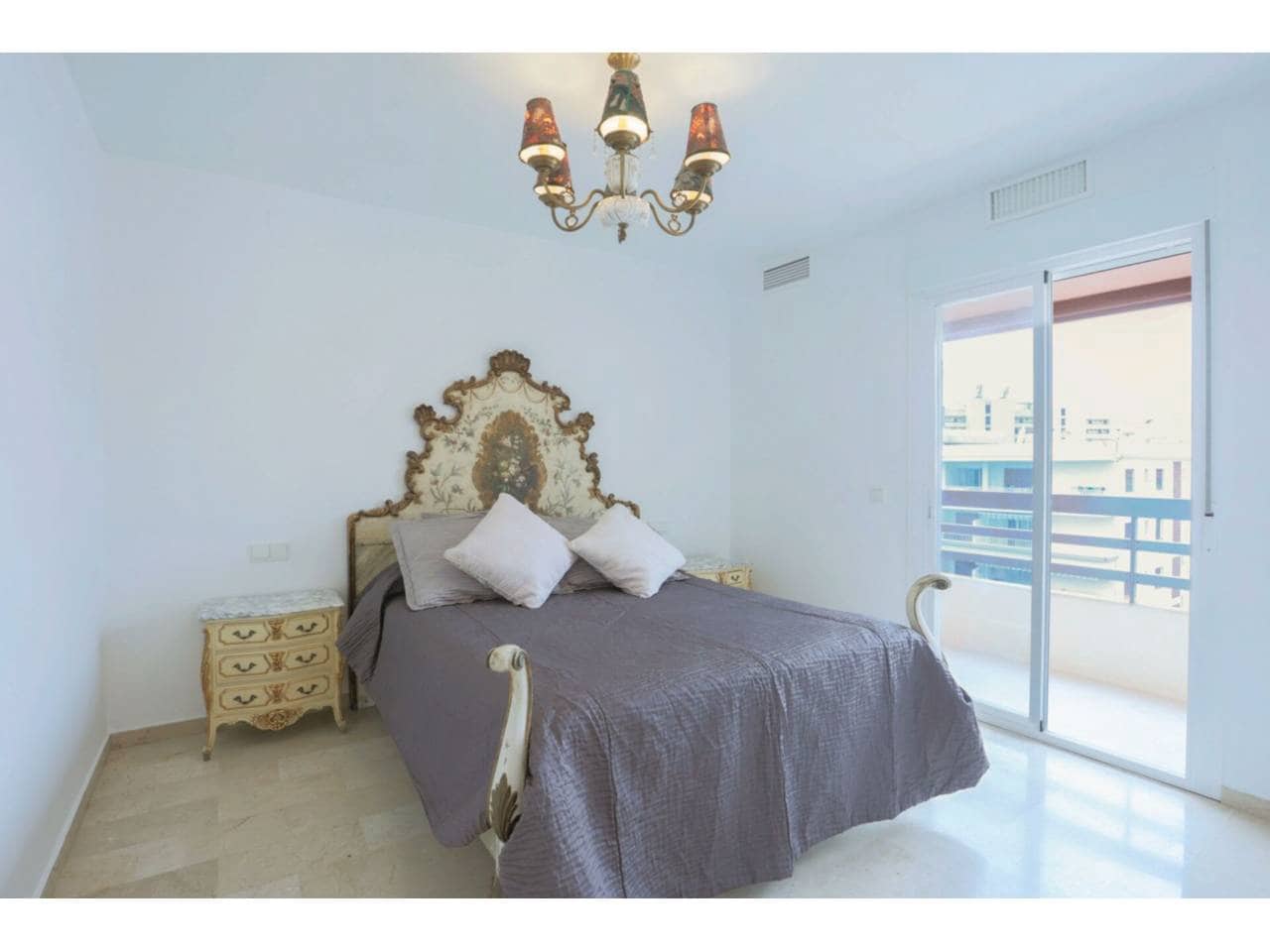 Appartement de 3 chambres à louer à Marbella avec piscine garage - 2 900 € (Ref: 9343377)