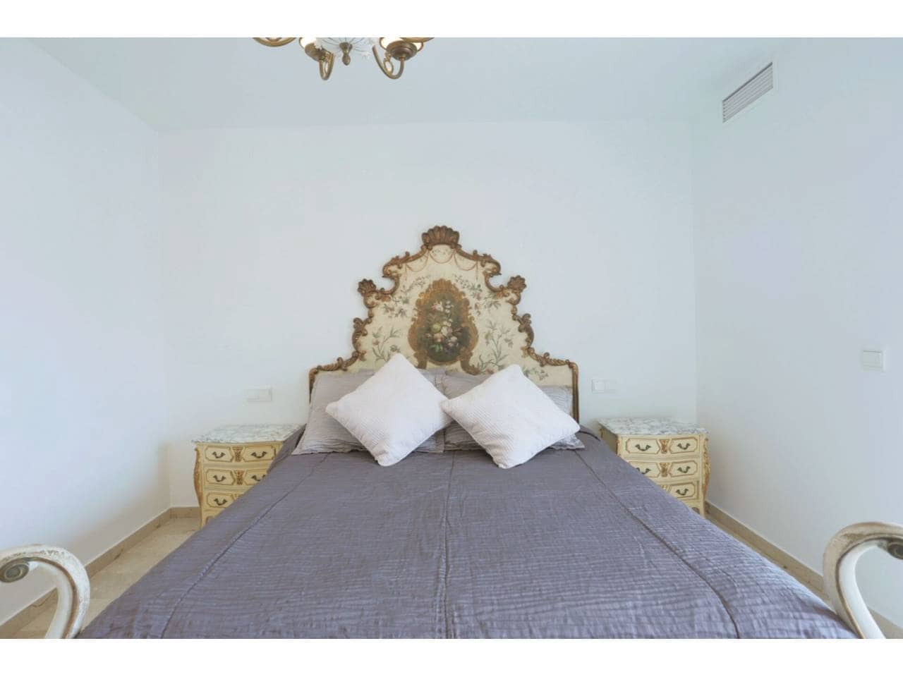 Appartement de 3 chambres à louer à Marbella avec piscine garage - 2 900 € (Ref: 9343377)