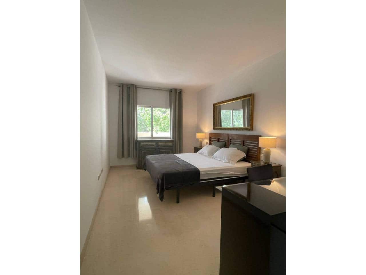 2 bedroom Flat for rent in Elviria with pool garage - € 1,700 (Ref: 9343378)