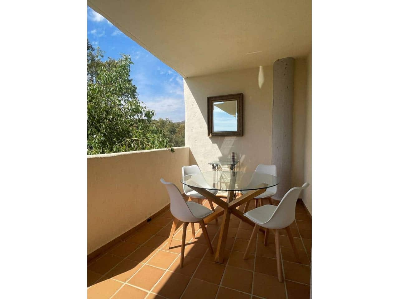 2 bedroom Flat for rent in Elviria with pool garage - € 1,700 (Ref: 9343378)